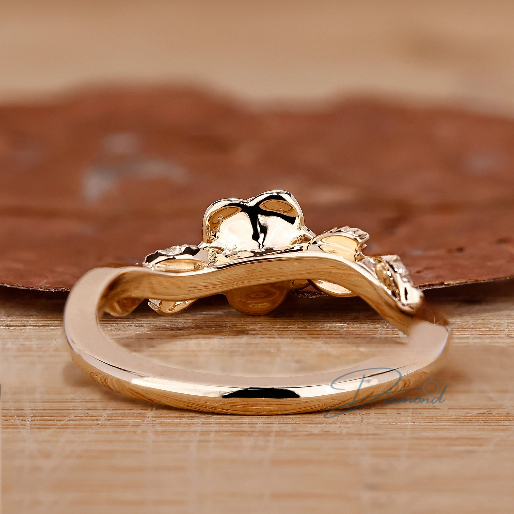 Round Diamond Engagement Ring with a Touch of Nature's Beauty