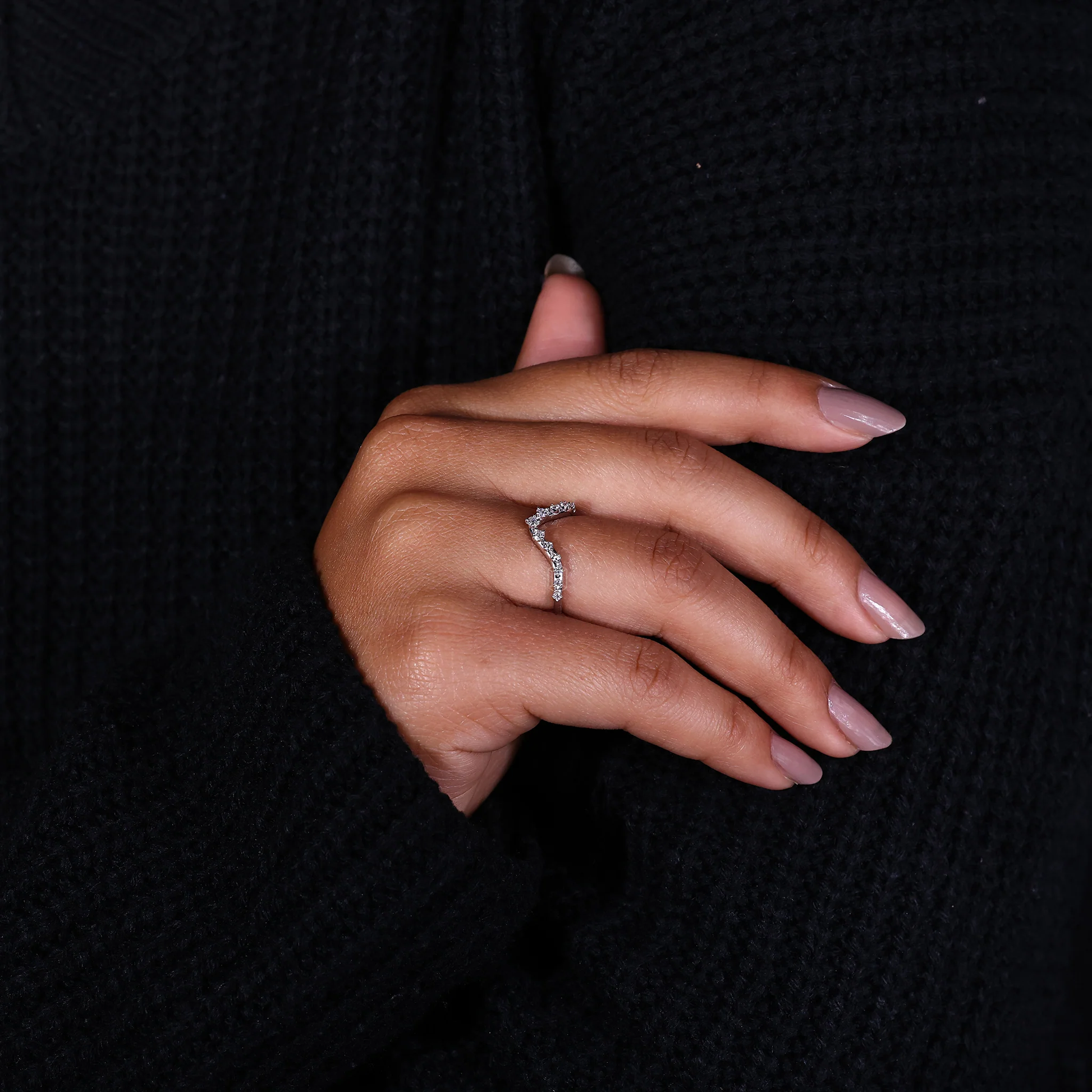 Curved Wedding Band White Gold - Round Diamond