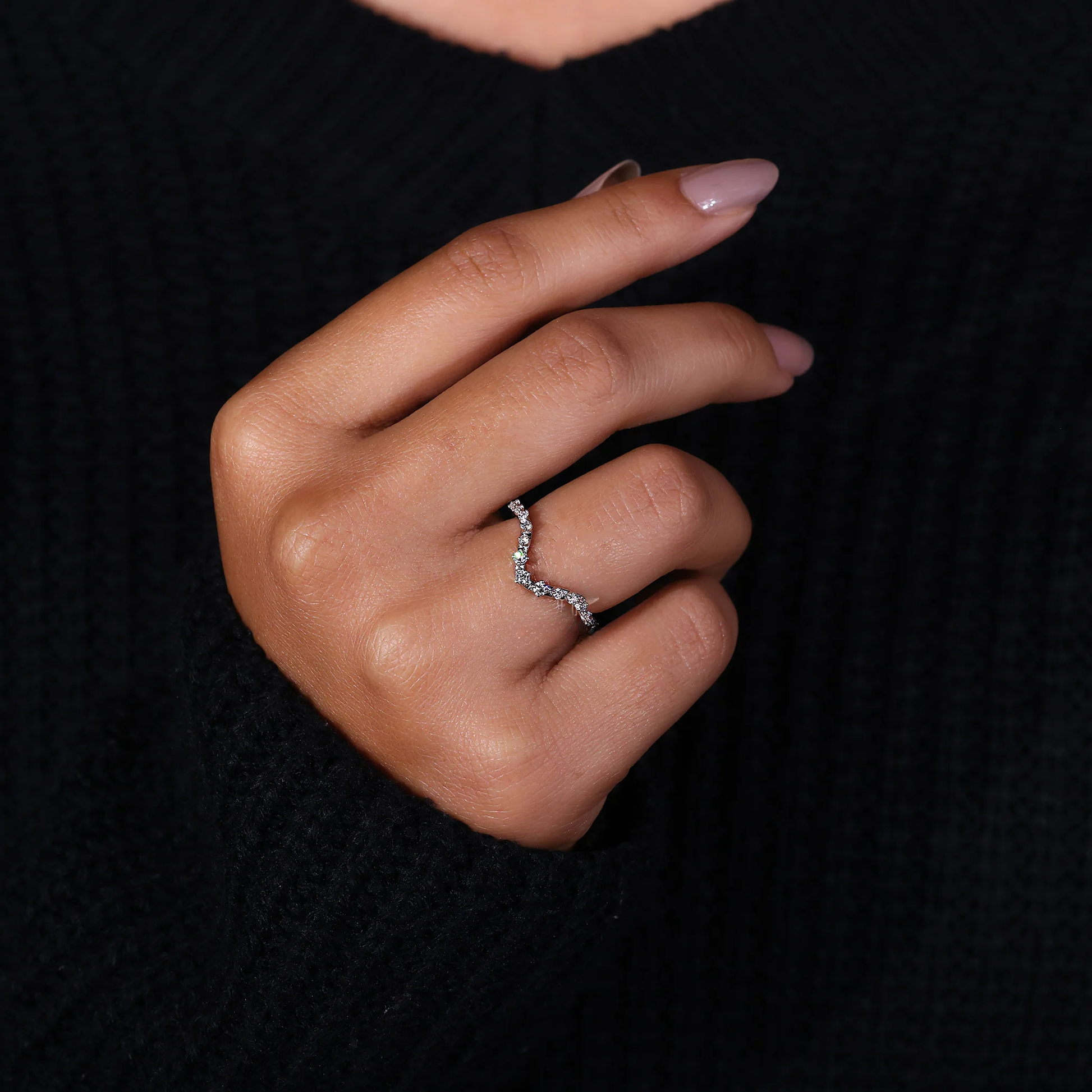 Curved Wedding Band White Gold - Round Diamond