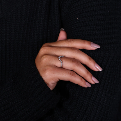 Curved Wedding Band White Gold - Round Diamond