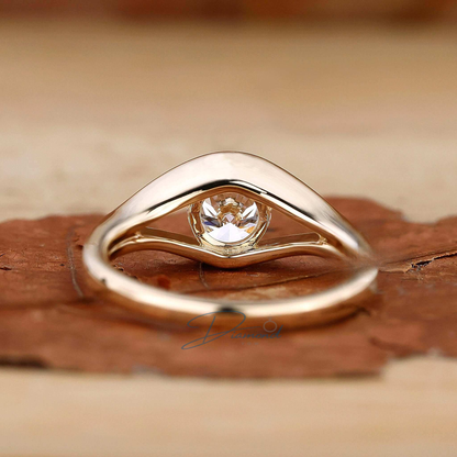 Eye Shape Round Lab Grown Diamond Solitaire Engagement Ring